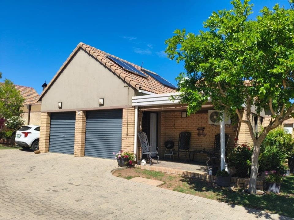 2 Bedroom Townhouse for sale in Helicon Heights