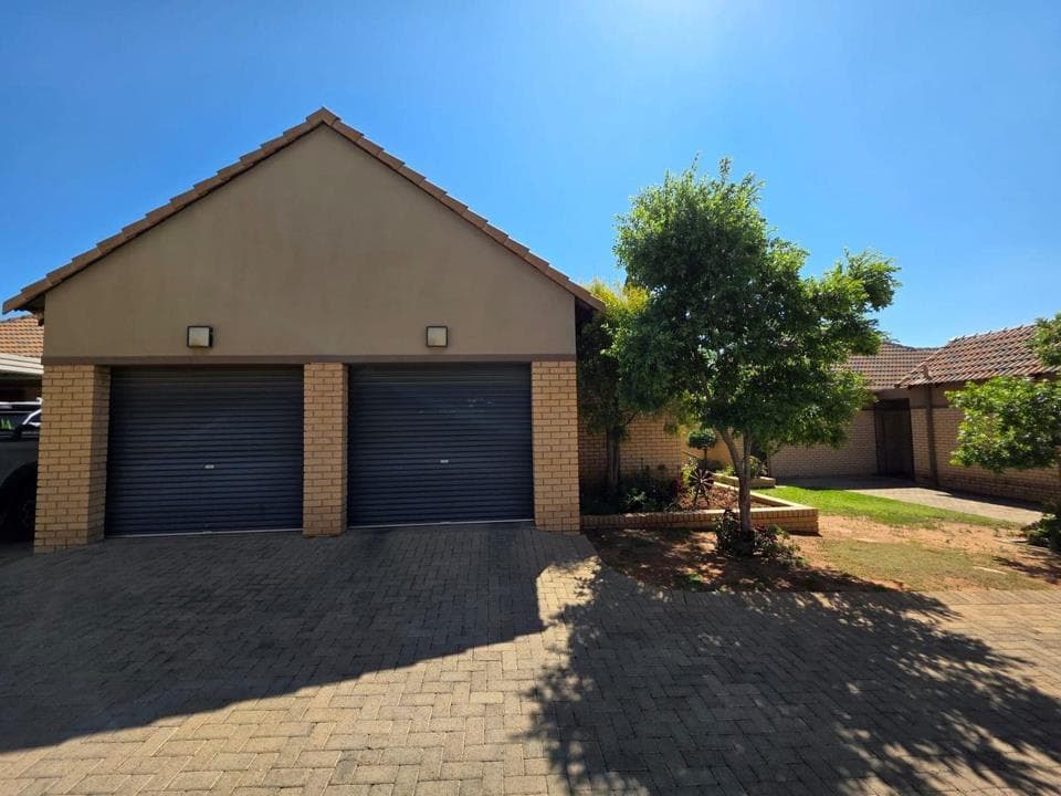 2 Bedroom Townhouse for sale in Helicon Heights