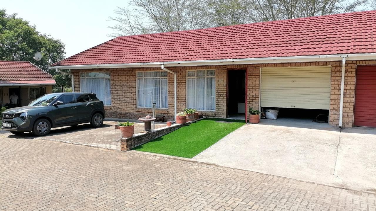 2 Bedroom Townhouse for sale in White River Central