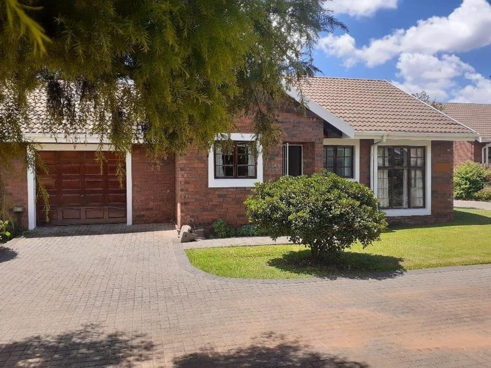 2 Bedroom Townhouse for sale in Dan Pienaar