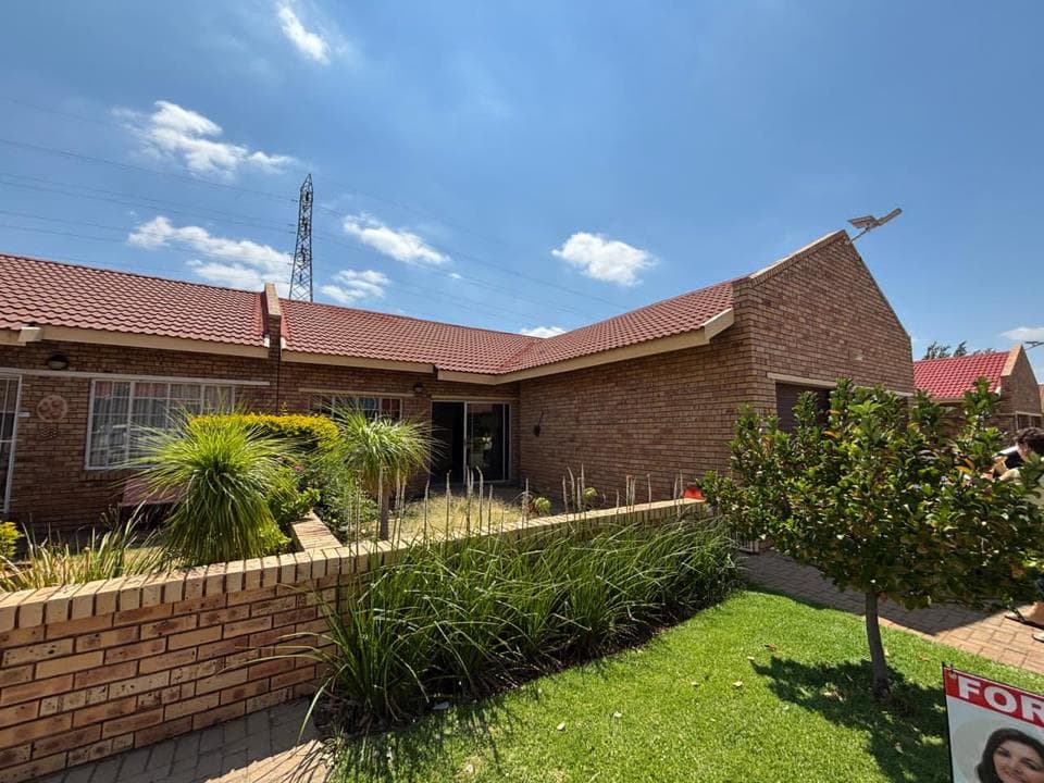 2 Bedroom Townhouse for sale in Minerva Gardens