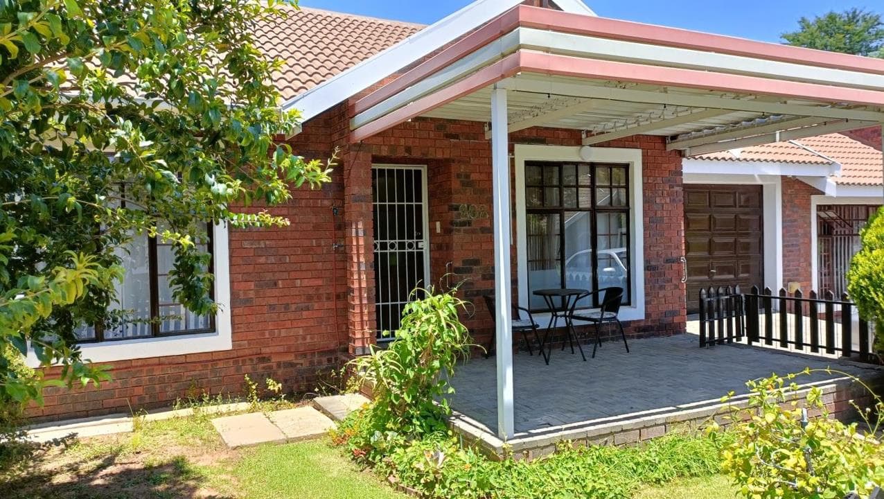 2 Bedroom Townhouse for sale in Dan Pienaar