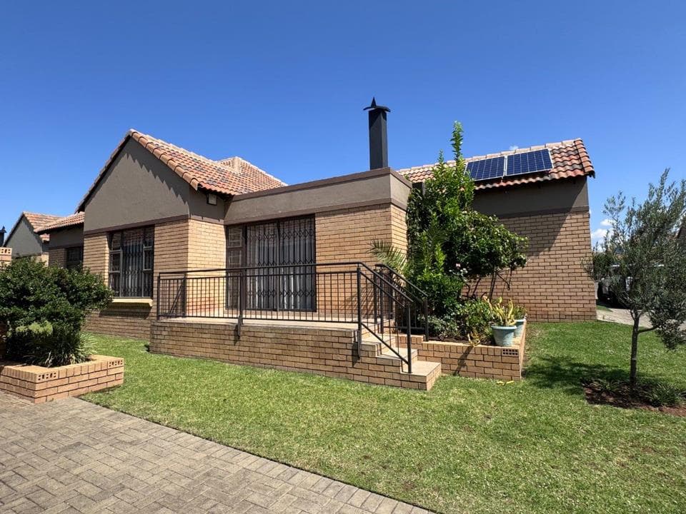 2 Bedroom Townhouse for sale in Helicon Heights