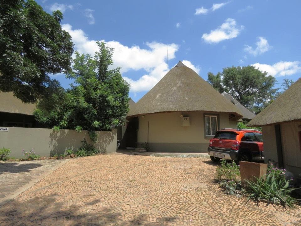 2 Bedroom Townhouse for sale in Rietfontein