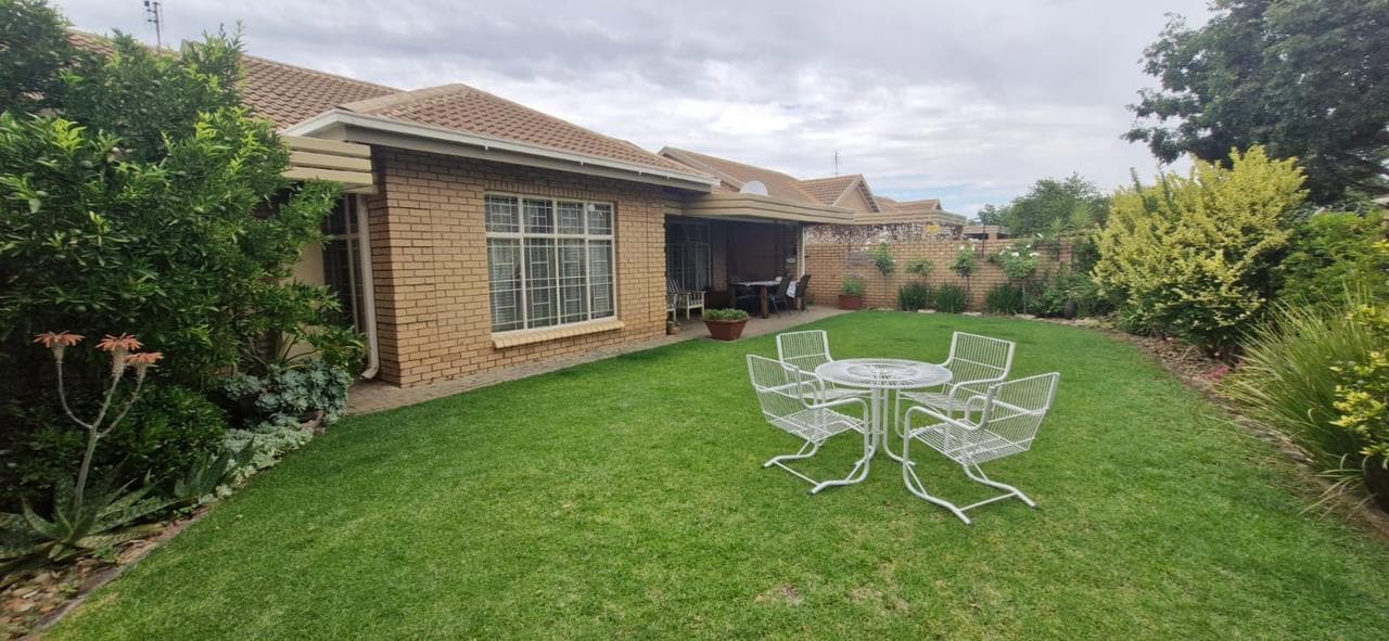 2 Bedroom Townhouse for sale in Universitas