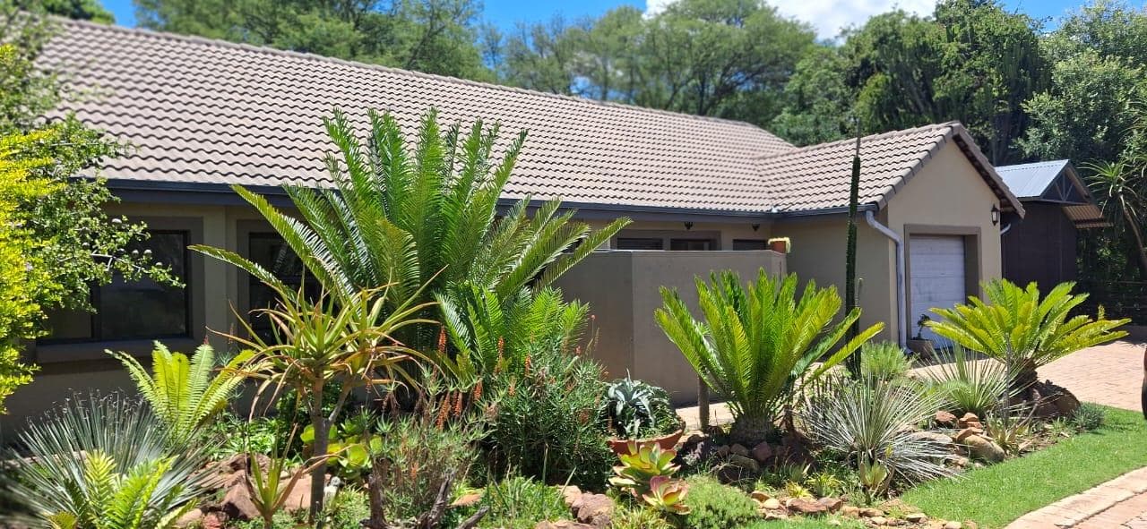 3 Bedroom Townhouse for sale in Rietfontein