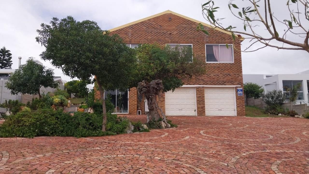 4 Bedroom House for sale in De Kelders