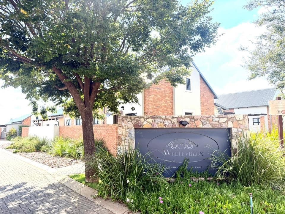 3 Bedroom House for sale in De Land Estate