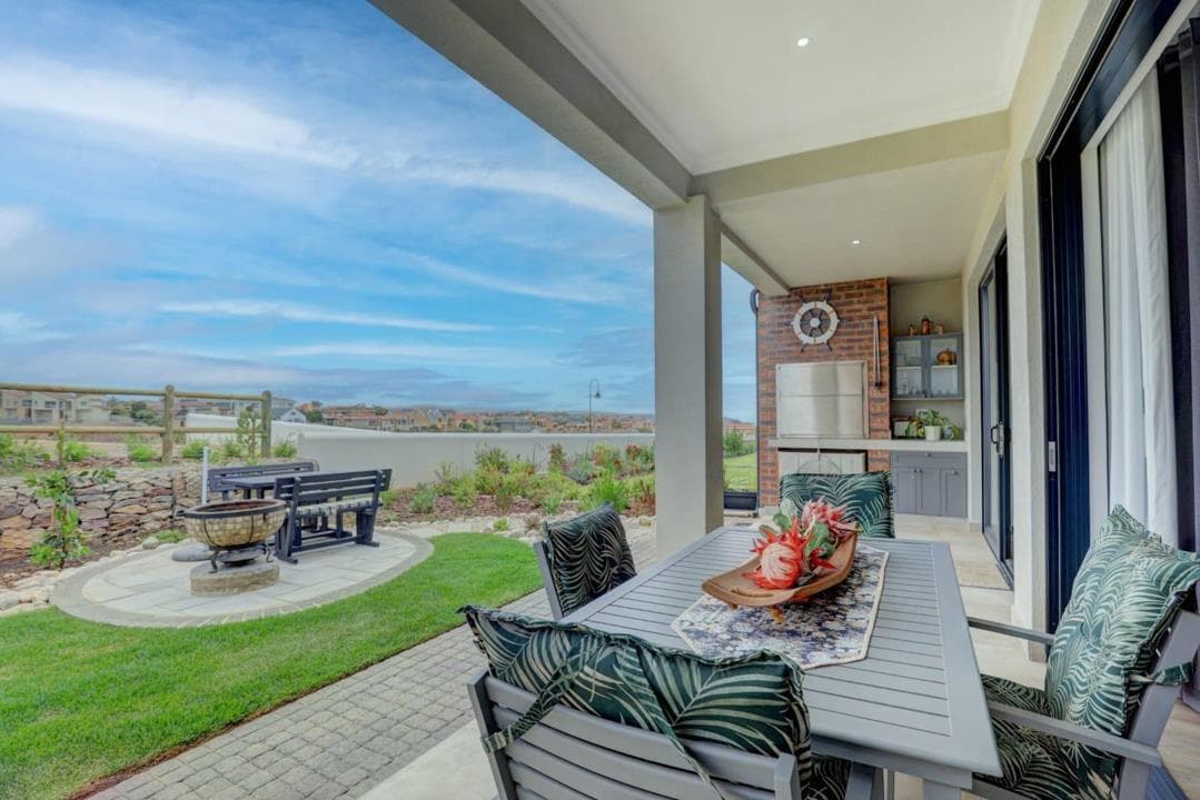 2 Bedroom House for sale in Renosterbos Estate