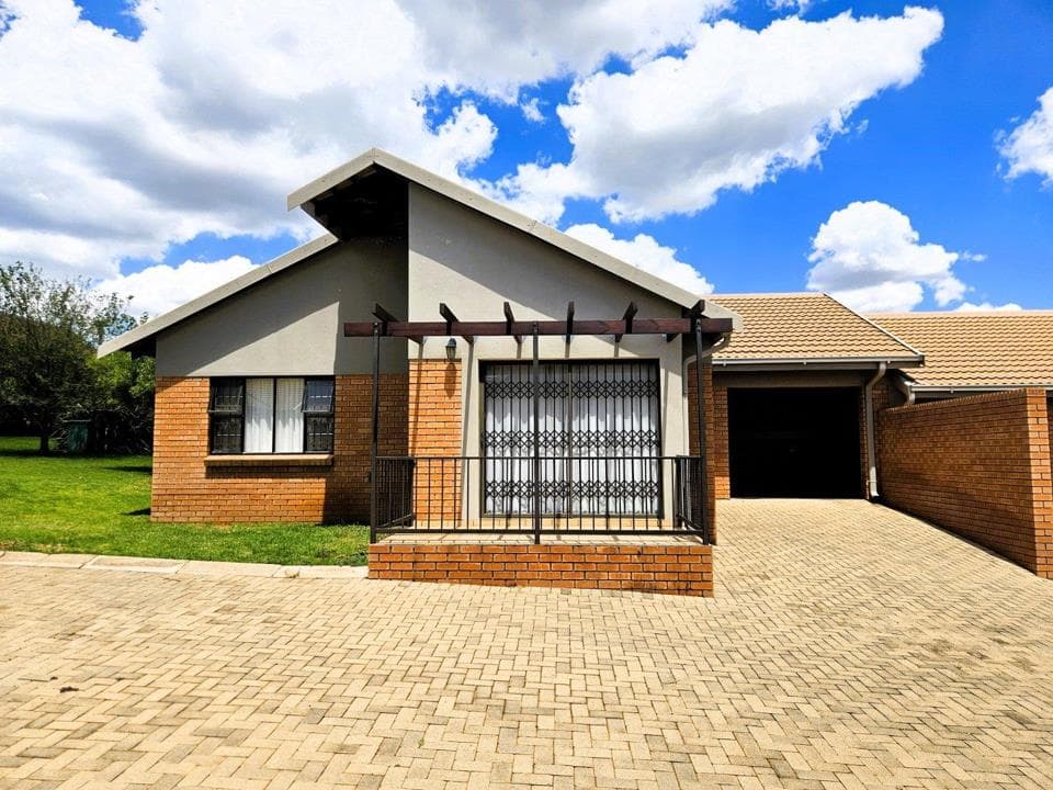 1 Bedroom Townhouse for sale in Spitskop SH