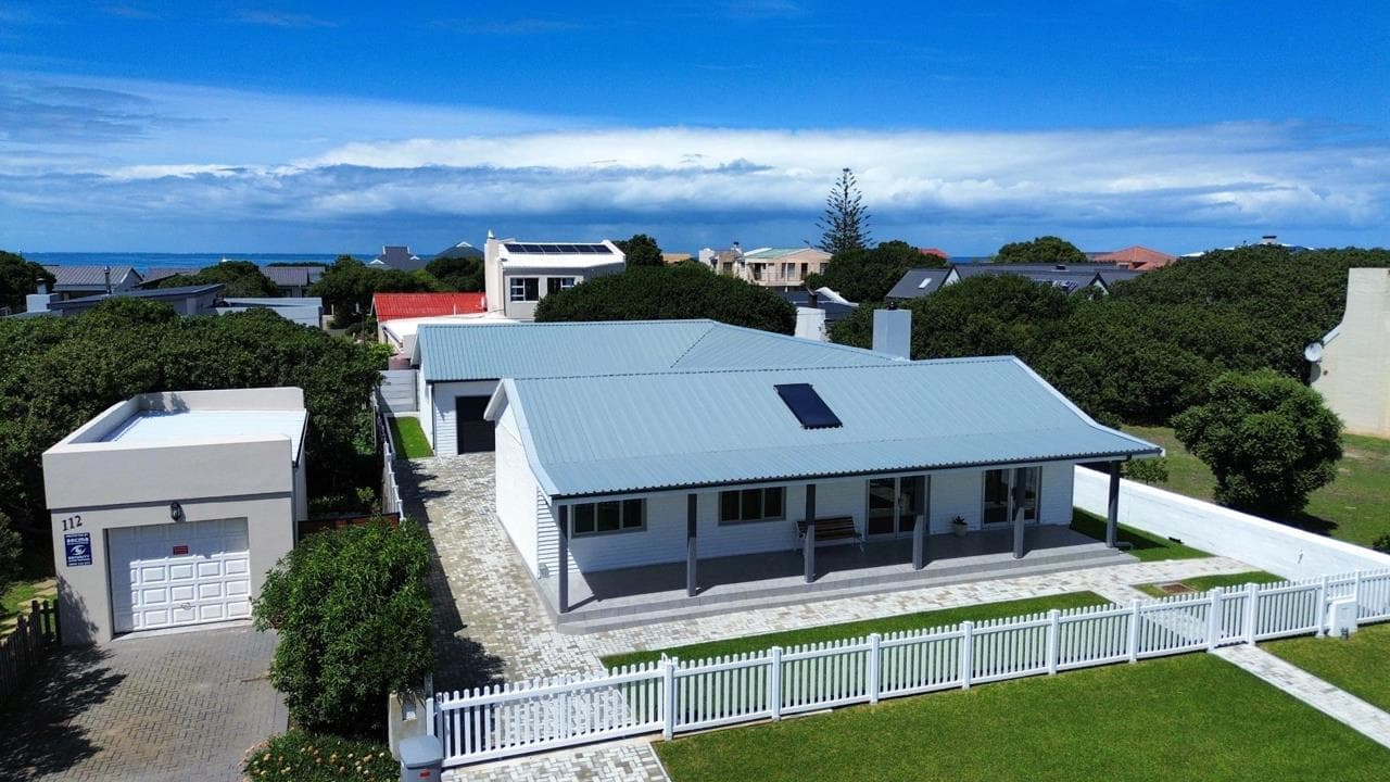 4 Bedroom House for sale in Franskraal