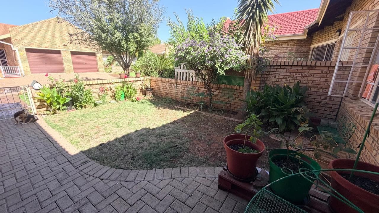 2 Bedroom Townhouse for sale in Minerva Gardens