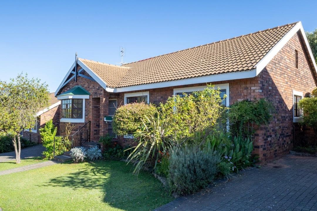 3 Bedroom Townhouse for sale in Dan Pienaar