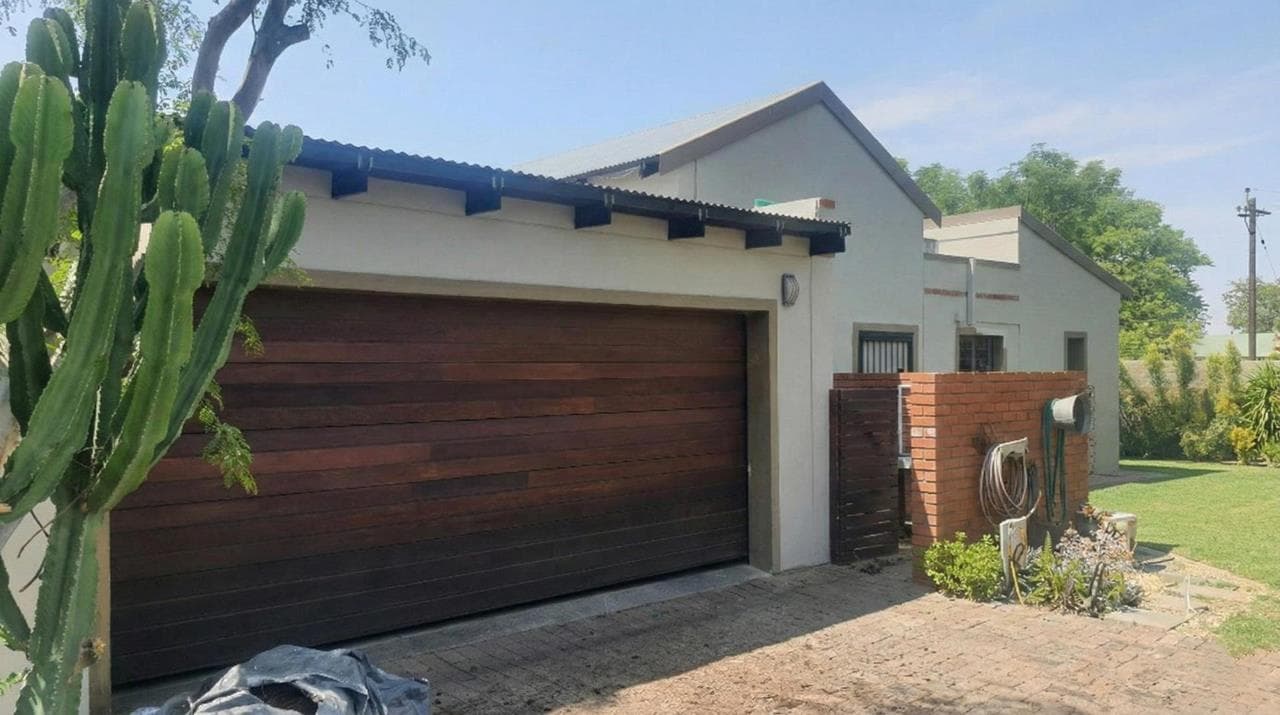 2 Bedroom House for sale in Waterval East