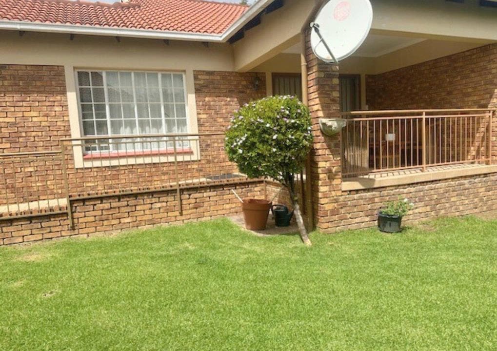 2 Bedroom Townhouse for sale in Wilgeheuwel