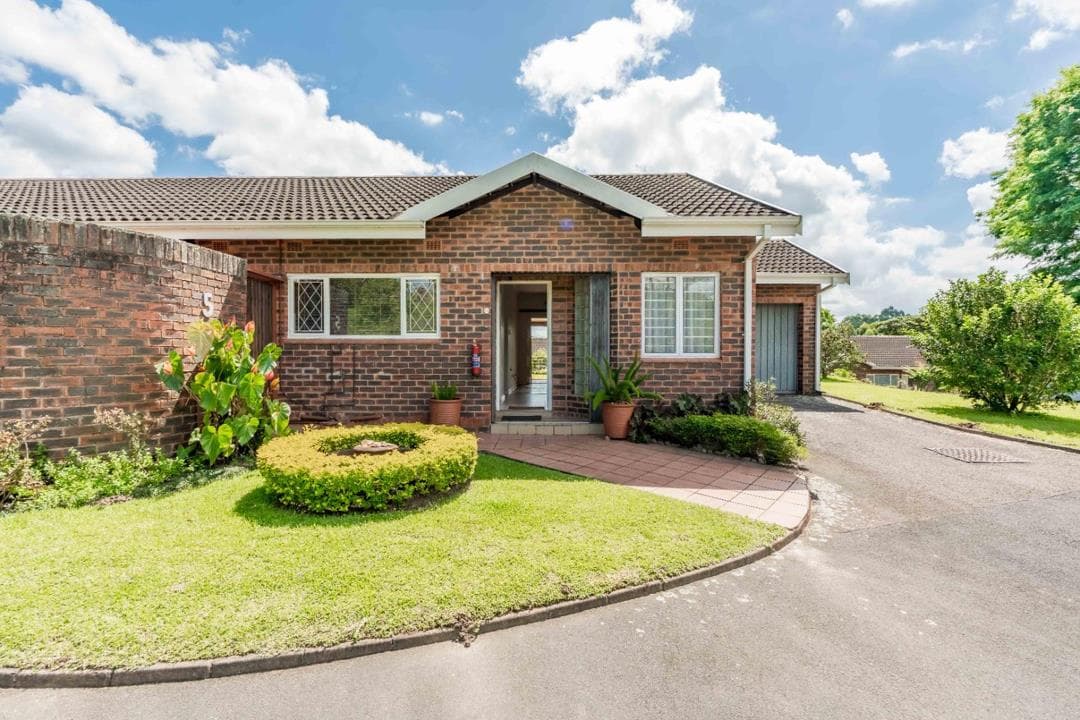 2 Bedroom Townhouse for sale in Kloof