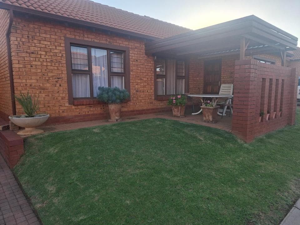 2 Bedroom Townhouse for sale in Willow Park Manor