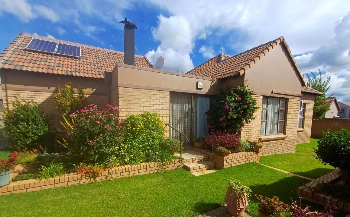 2 Bedroom Townhouse for sale in Helicon Heights