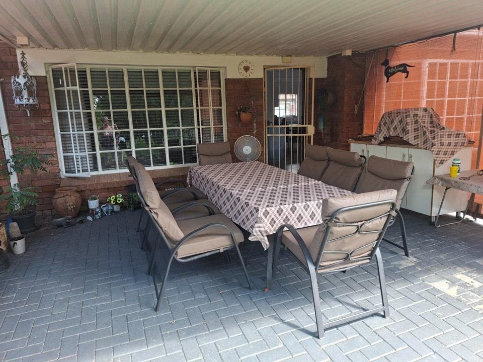 2 Bedroom Townhouse for sale in Fichardt Park