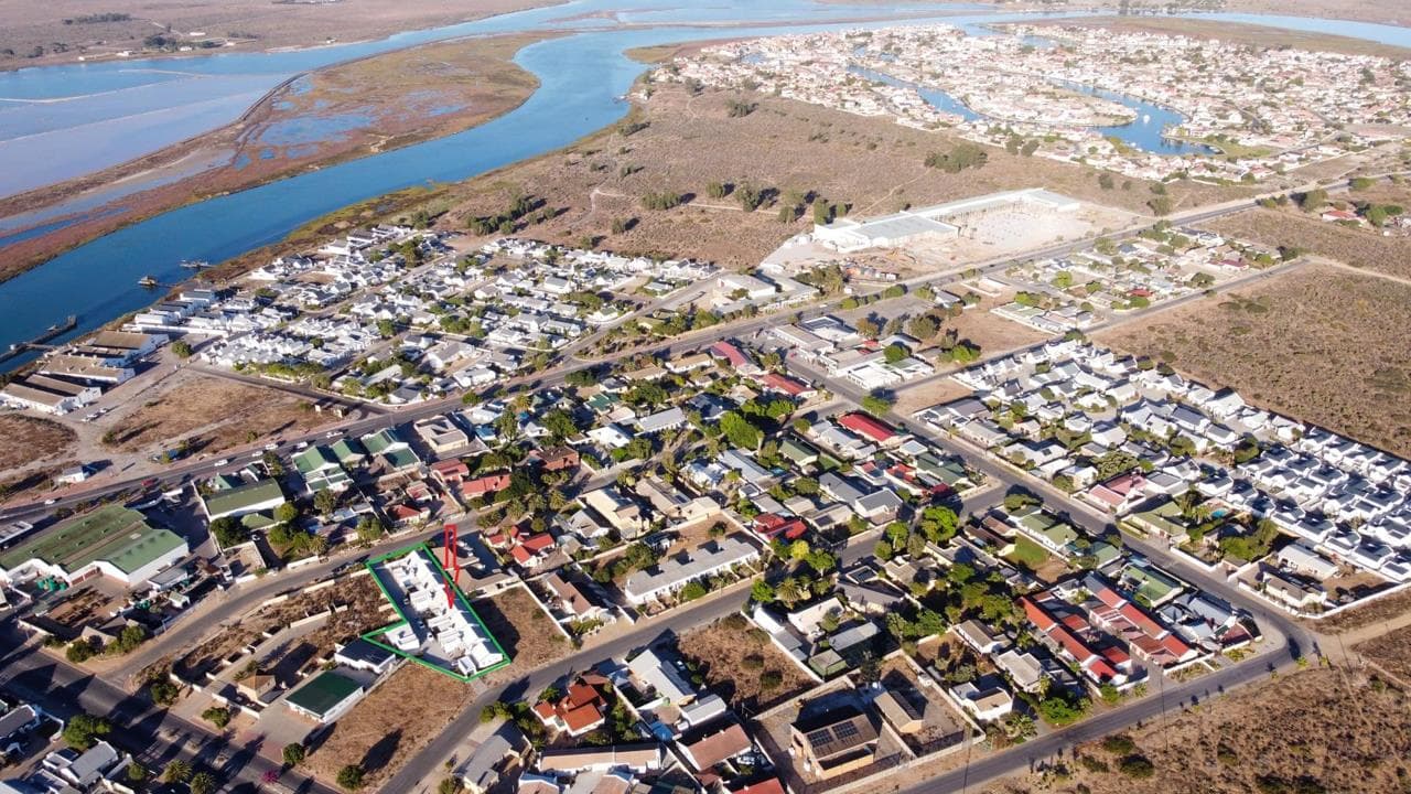 2 Bedroom House for sale in Velddrif