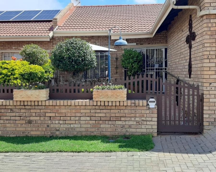 2 Bedroom Townhouse for sale in Minerva Gardens