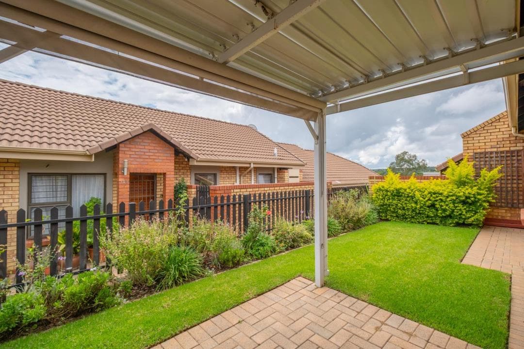 2 Bedroom House for sale in Olivedale