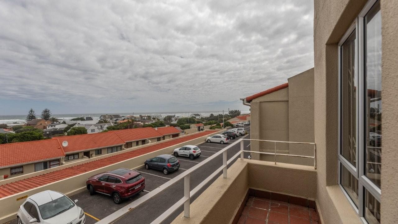 2 Bedroom Apartment / flat to rent in Melkbosstrand Central