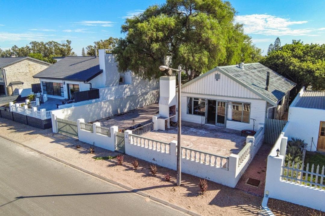 3 Bedroom House for sale in Velddrif