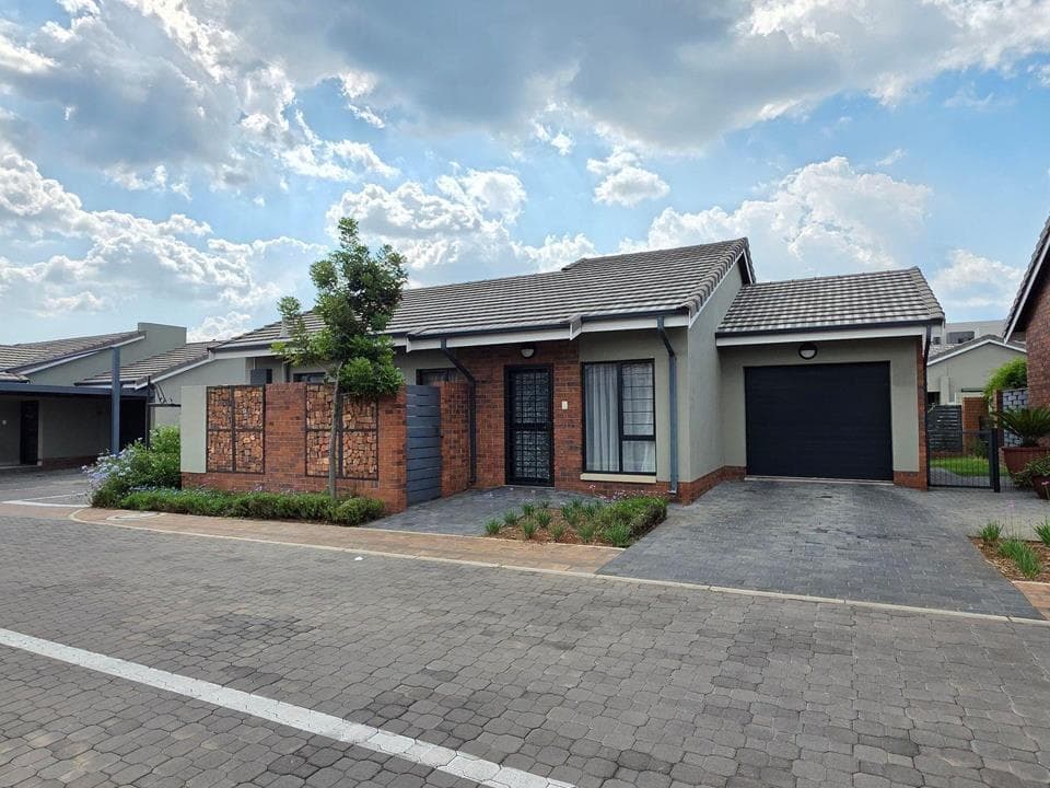 2 Bedroom House for sale in Waterkloof Marina Retirement Estate