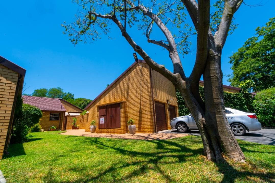 2 Bedroom Townhouse for sale in Maroeladal