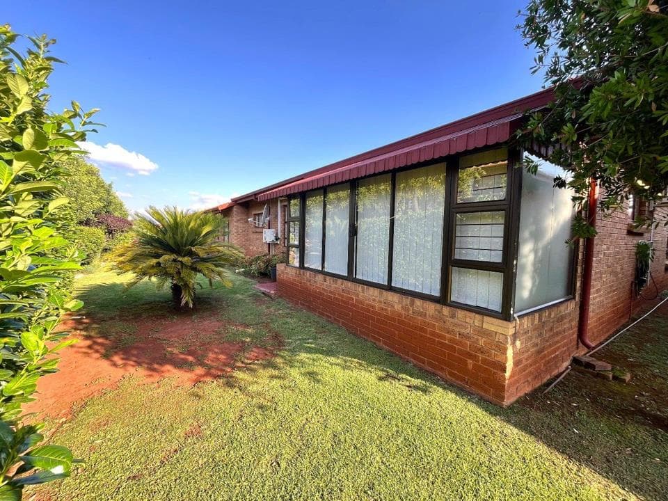 2 Bedroom Townhouse for sale in Wilro Park