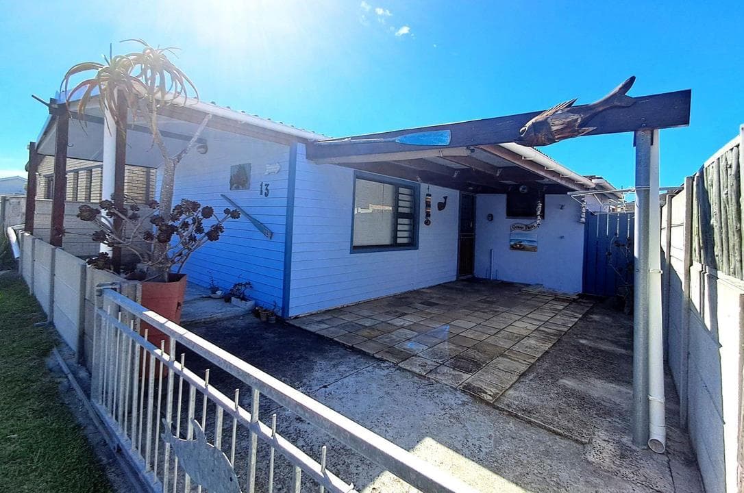 2 Bedroom House for sale in Pearly Beach