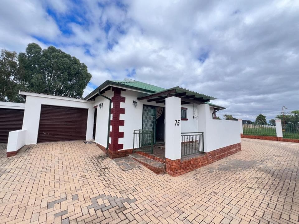 2 Bedroom Townhouse for sale in Cullinan