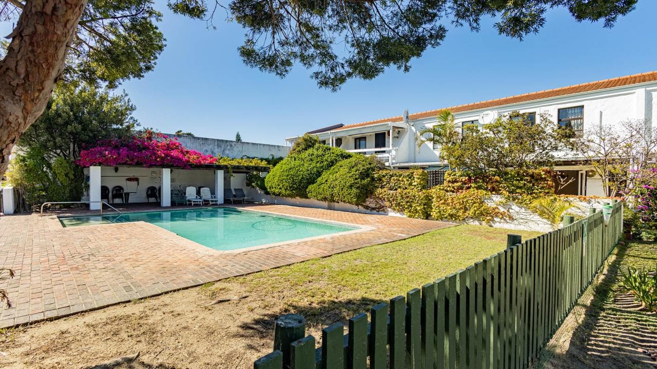 2 Bedroom House for sale in Somerset West Central