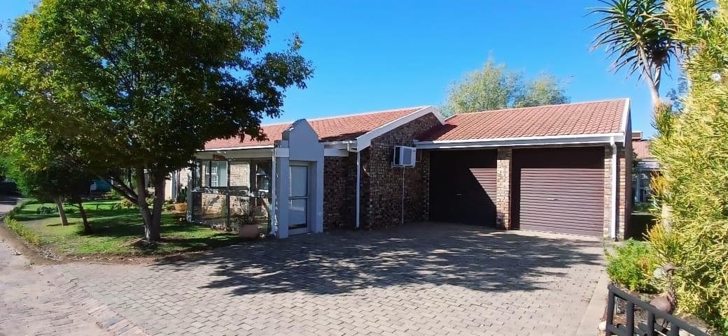 2 Bedroom House for sale in Oudtshoorn Central
