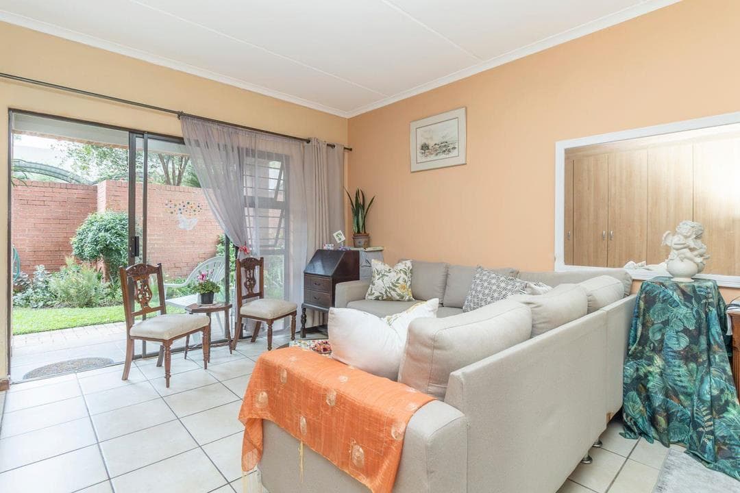 0.5 Bedroom Apartment / flat for sale in Douglasdale