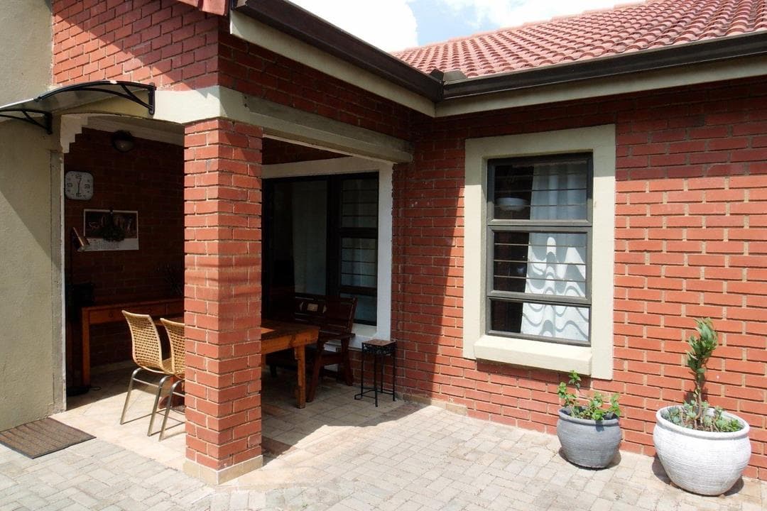 2 Bedroom Townhouse to rent in Silver Lakes Golf Estate