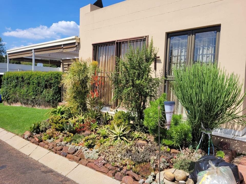 3 Bedroom Townhouse for sale in Rietvalleirand