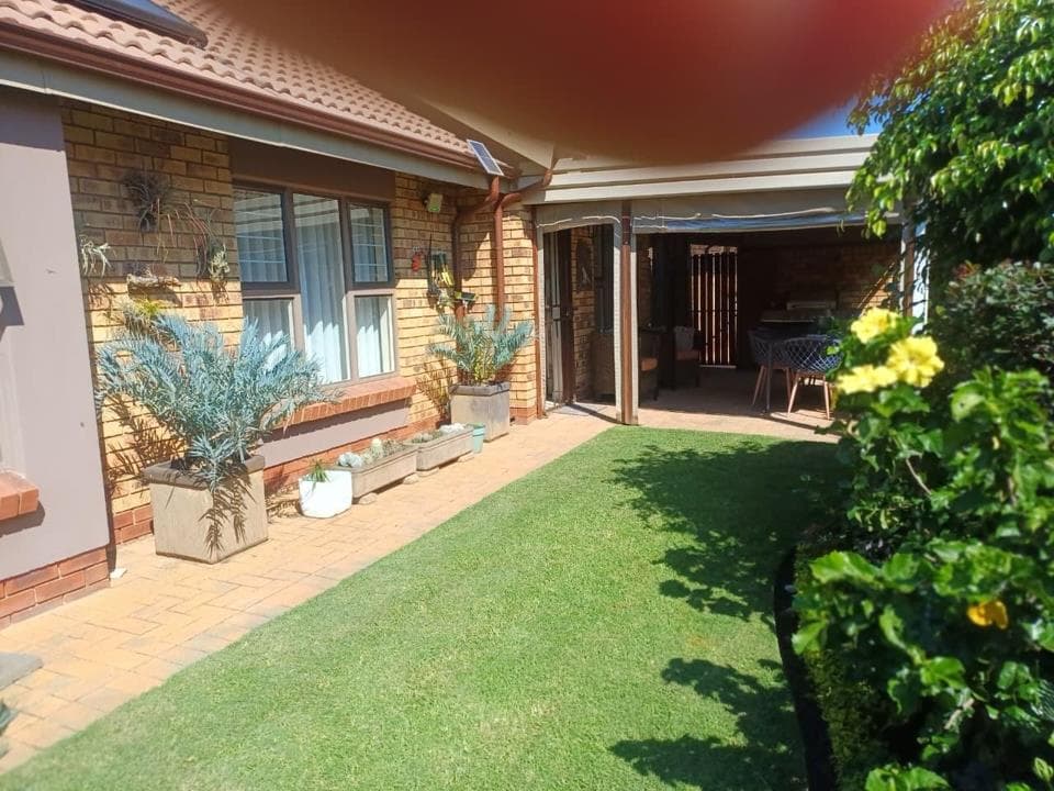 3 Bedroom House for sale in Montana