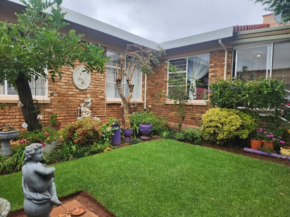 2 Bedroom House for sale in Rangeview