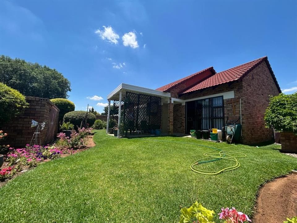 2 Bedroom Townhouse for sale in Universitas