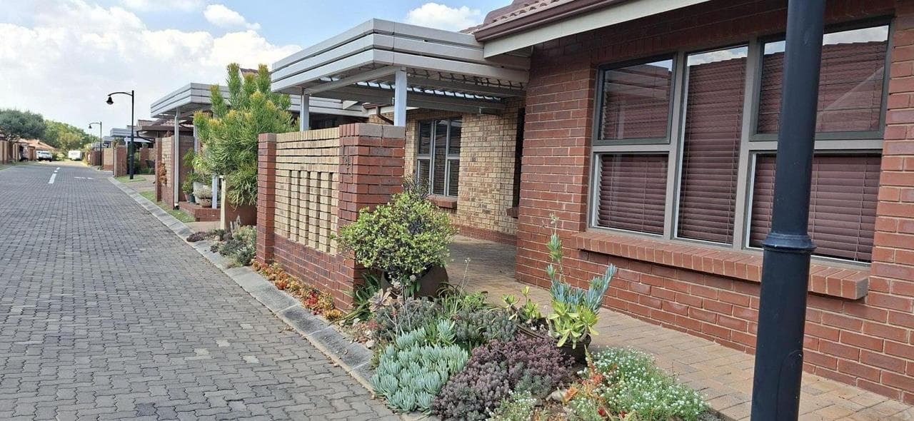 2 Bedroom House for sale in Equestria