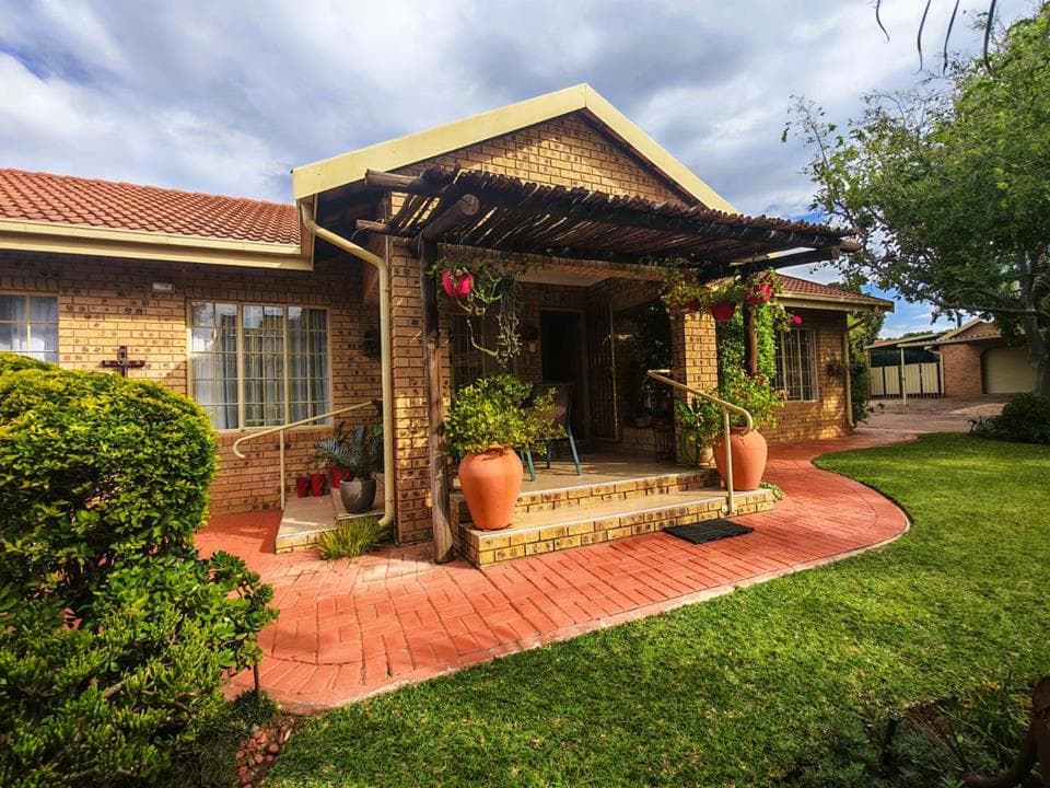 2 Bedroom House for sale in Modimolle