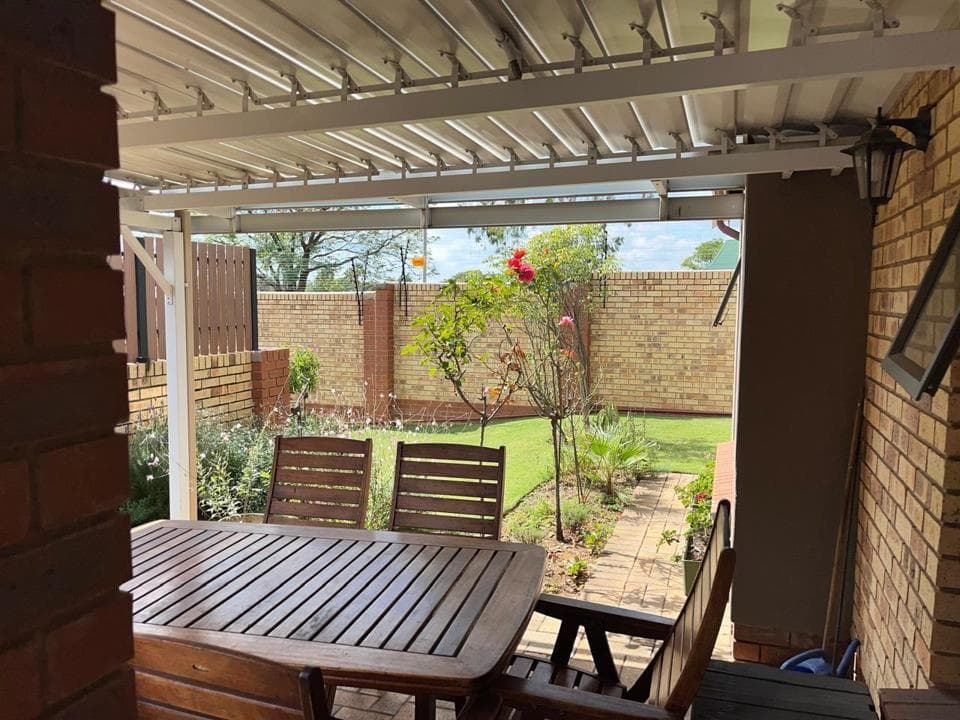 2 Bedroom House for sale in Equestria