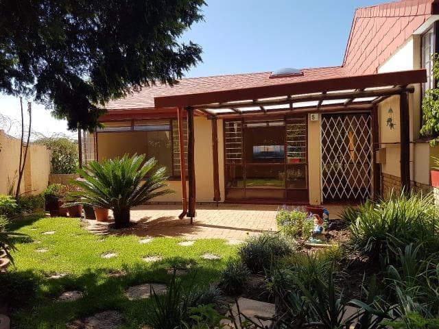 1 Bedroom Townhouse to rent in Sonneglans